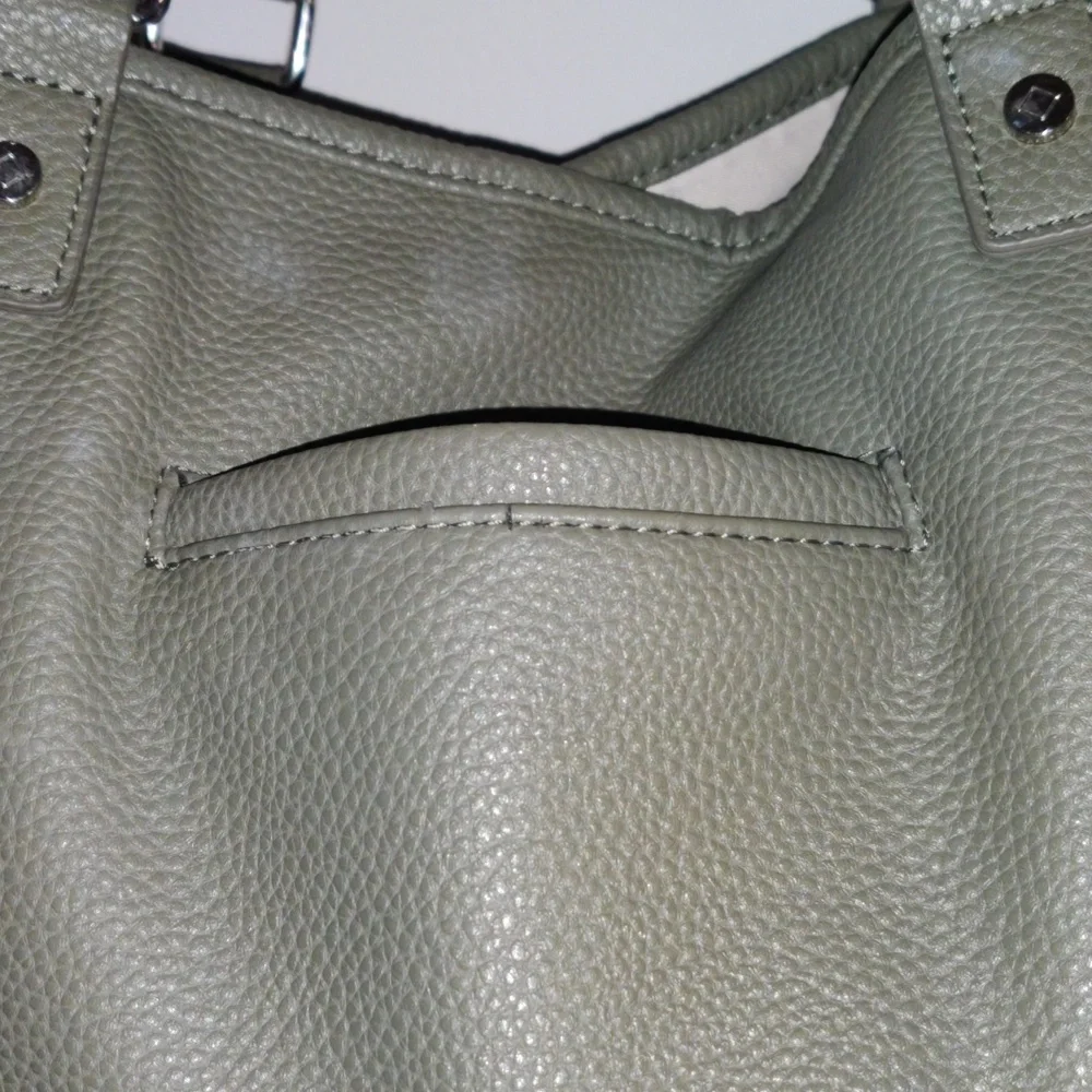 Purse ( No Name) - Picture 2 of 4
